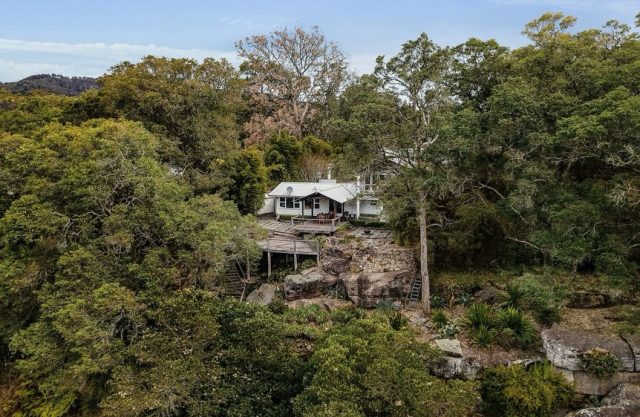 Expedia reveals Aussies are saying sayonara to jam-packed itineraries this summer and choosing inland gems instead — for milder weather, wide open spaces, and a slower pace of life.Kangaroo Valley is the place to unwind this summer — and with Kangaroo Valley Getaways wake up in a cottage by the river, sip wine on your deck, or stroll through misty morning bushland.And when the beach calls? Over 100 South Coast beaches are just 30 scenic minutes away.It’s the best of both worlds — without the chaos.Book your summer stay now: kangaroovalleygetaways.com.au @kangaroo_valley_getaways @visitnsw @visitshoalhaven