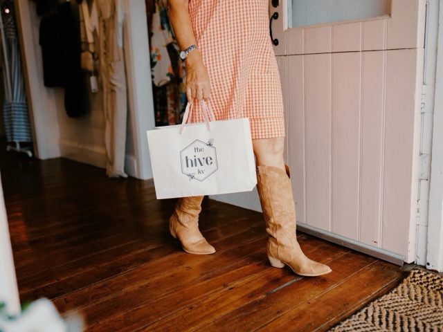 If ever @thehivekv have got an occasion covered, it’s Mothers Day.
The Hive KV has everything to make your Mum feel special as she should. If you’re still having trouble choosing they have Gift Vouchers as well. So many beautiful options for all the beautiful mothers out there.
Shop instore or online 😍😍😍