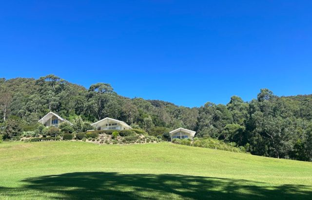 🔥 Long weekend getaway alert! 🌿Fancy escaping to your own private villa tucked amongst the trees, overlooking the stunning escarpment views Kangaroo Valley is famous for?@kvgcr  still have a couple of their deluxe cabins available for next weekend — perfect for groups of 4–6 people looking to relax, unwind, and enjoy a beautiful country escape. 🏡✨With @the_friendly_inn Bonfire & Fireworks night being one of the highlights of the local community calendar, it’s shaping up to be a great weekend.🍂🔥 Book Now I www.kangaroovalleygolf.com.au